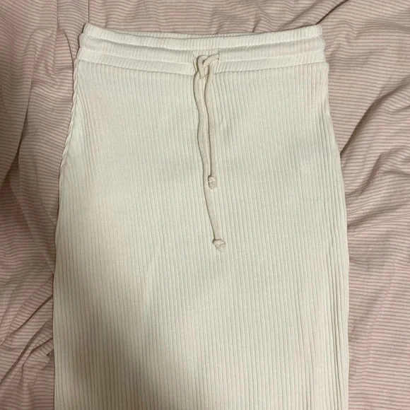 Zara Ribbed Skirt 🤍 - Picture 1 of 3